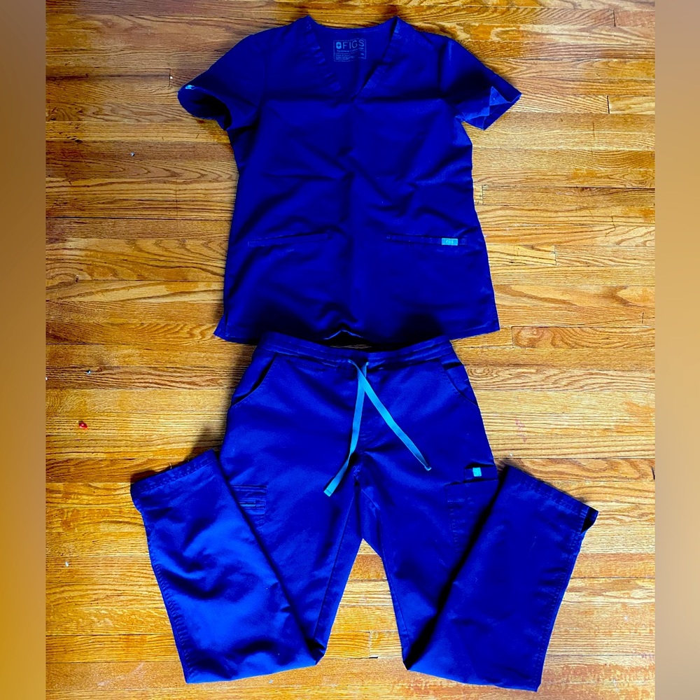 XS/S Figs Nurse Navy Blue Scrub Set, Size small bottoms, size XS top. Like new